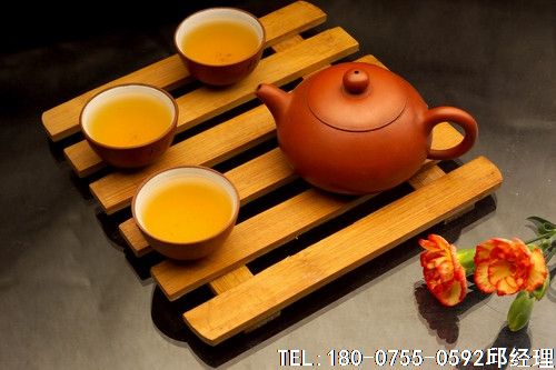 中國(guó)茶葉形態(tài)萬(wàn)千，可分為綠茶,紅茶,青茶,黑茶,白茶和黃茶六類