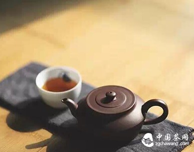 教你為自己搭配4款養(yǎng)生茶：紅茶、綠茶、茉莉花茶、普洱